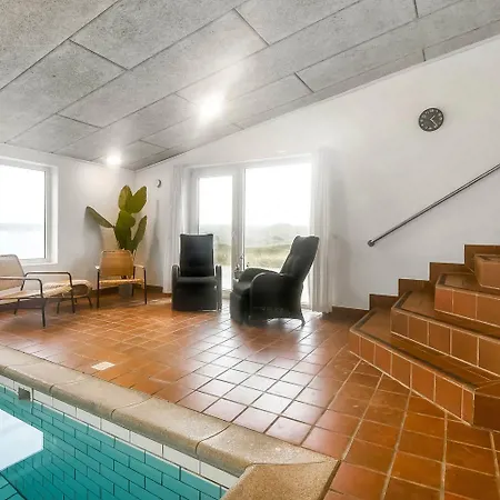 Moderniseret, Flot Poolhus Til 8 Personer Sj270