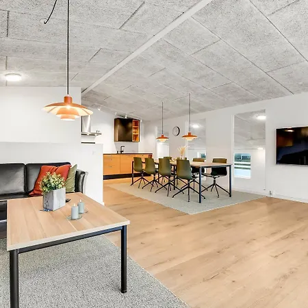 Moderniseret, Flot Poolhus Til 8 Personer Sj270
