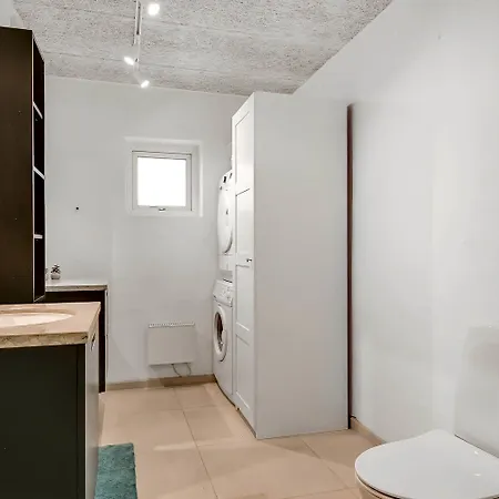 Σπίτι διακοπών Moderniseret, Flot Poolhus Til 8 Personer Sj270 Harboør