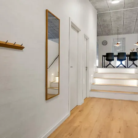 Moderniseret, Flot Poolhus Til 8 Personer Sj270 * Harboør